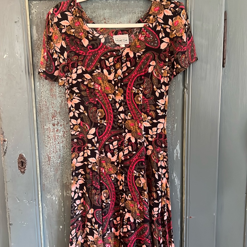 80s Venezia short sleeve button front dress.